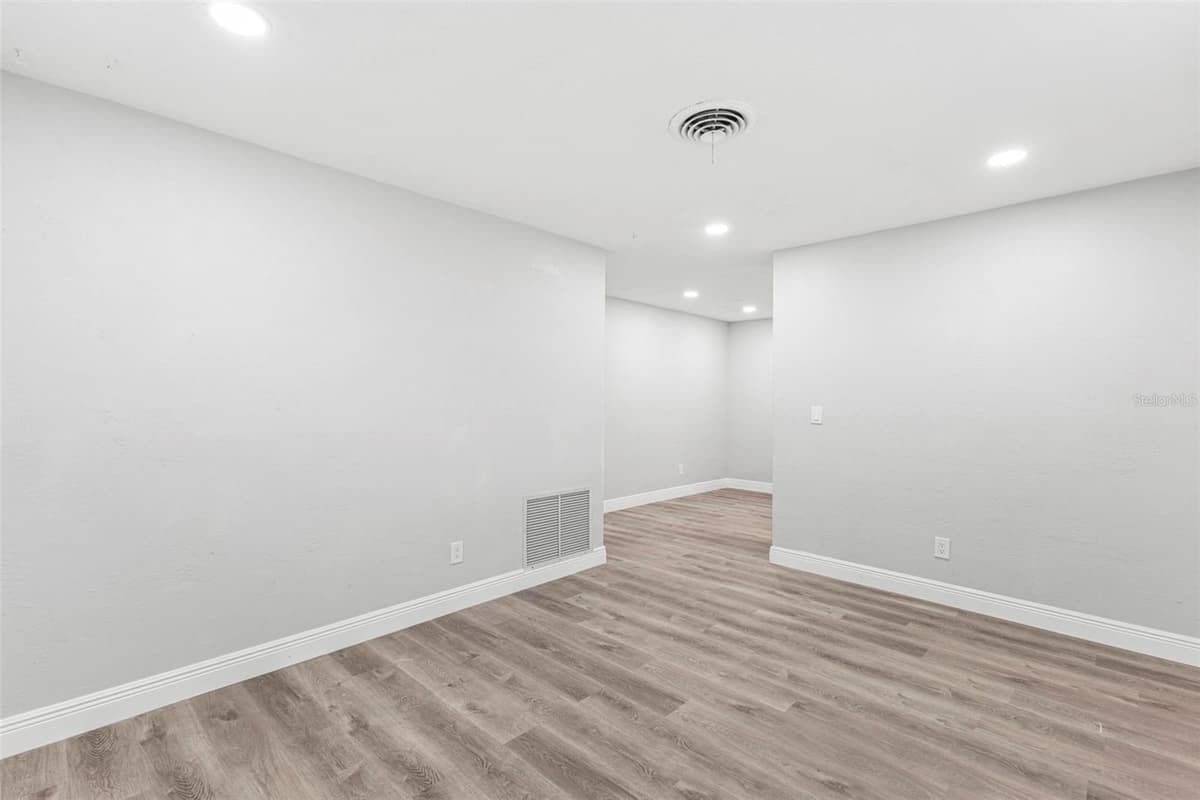 2443 26TH AVENUE — photo 5 of 24