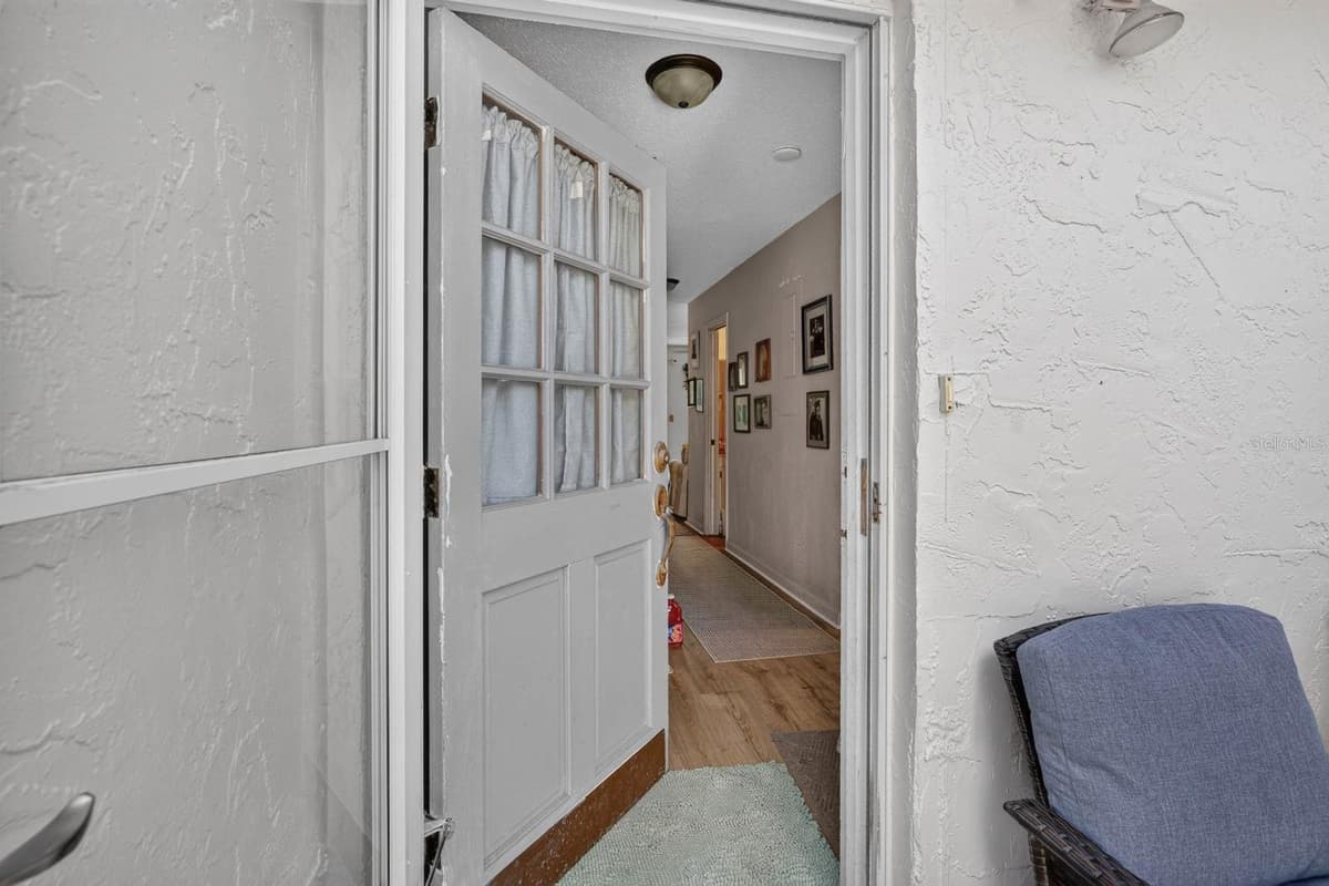 10 LONDON LANE — photo 6 of 46