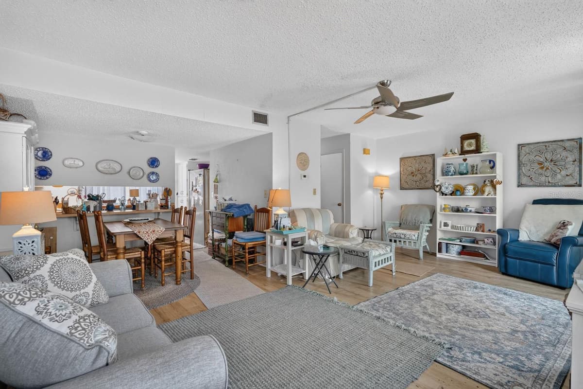 10 LONDON LANE — photo 11 of 46