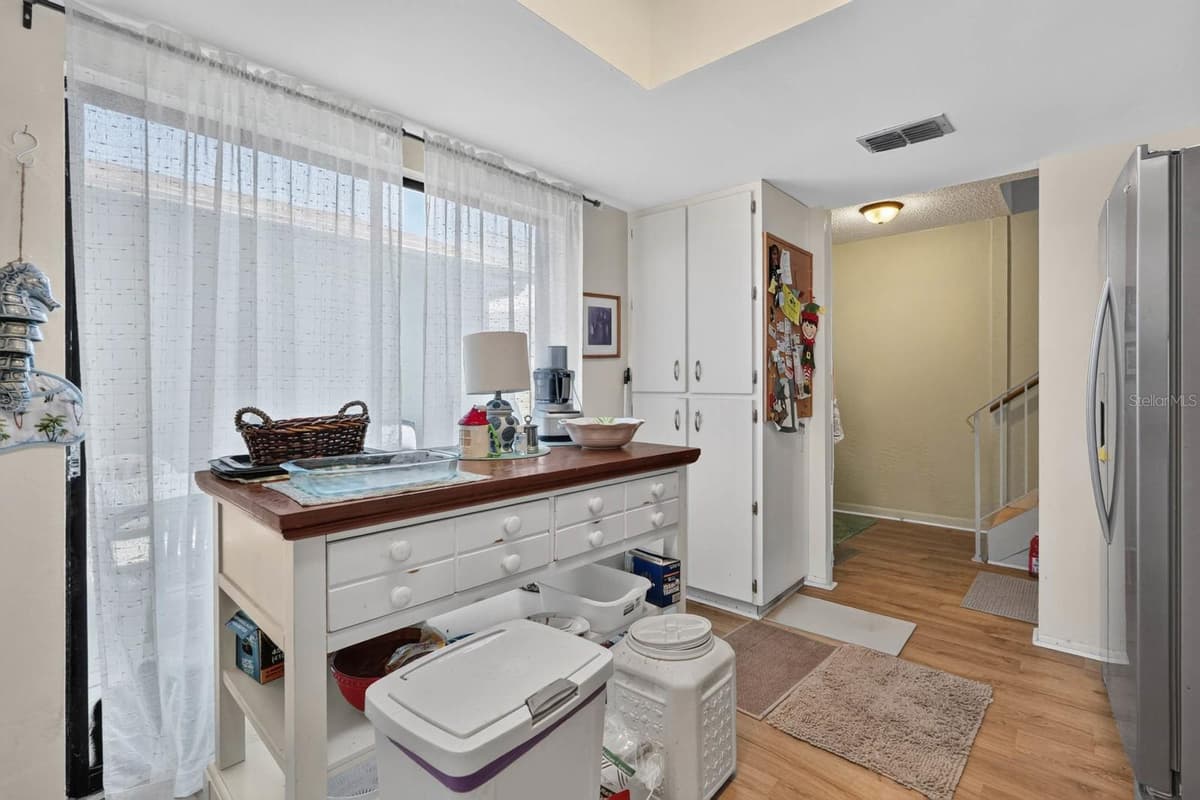 10 LONDON LANE — photo 15 of 46