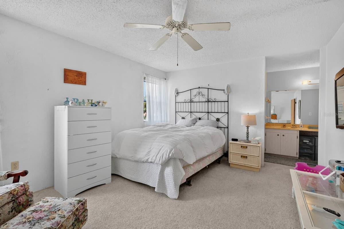 10 LONDON LANE — photo 19 of 46