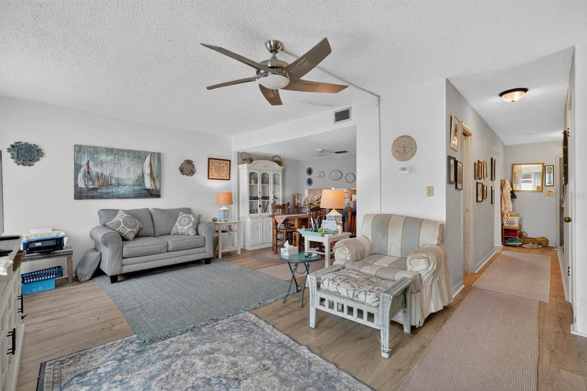 10 LONDON LANE — photo 10 of 46