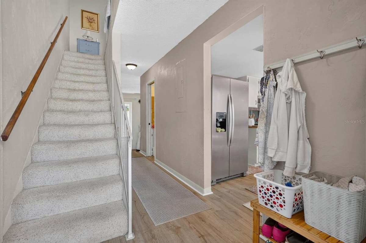 10 LONDON LANE — photo 8 of 46