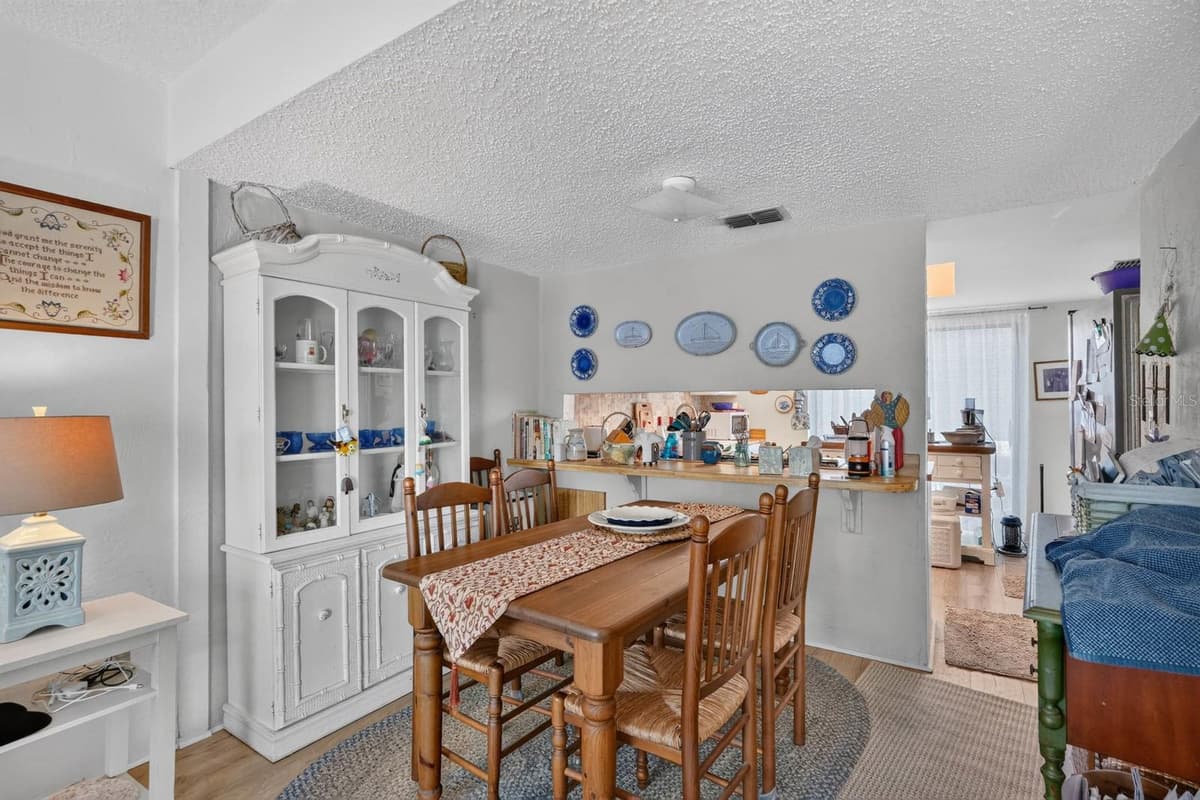 10 LONDON LANE — photo 17 of 46