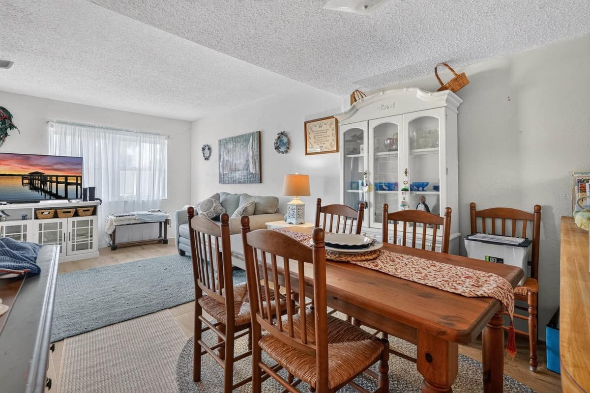 10 LONDON LANE — photo 18 of 46