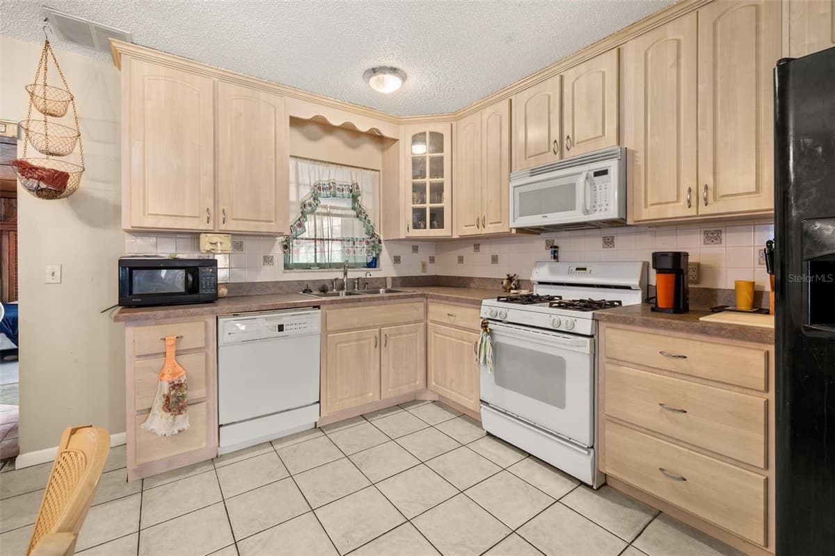 608 CHEROKEE CIRCLE — photo 18 of 70