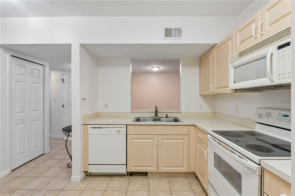 522 VILLA DEL SOL CIRCLE — photo 5 of 20
