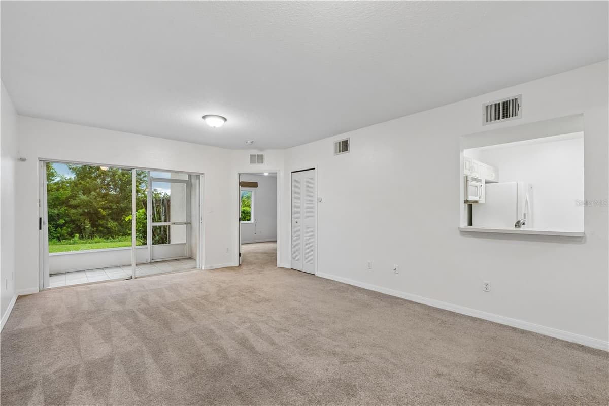 522 VILLA DEL SOL CIRCLE — photo 4 of 20