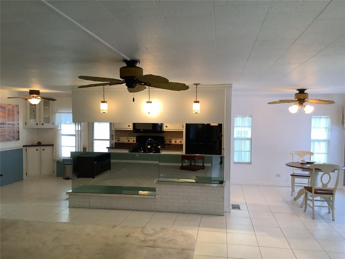 269 SALEM AVENUE — photo 8 of 22
