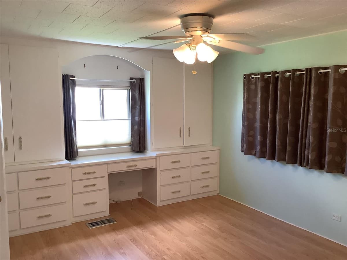 269 SALEM AVENUE — photo 15 of 22