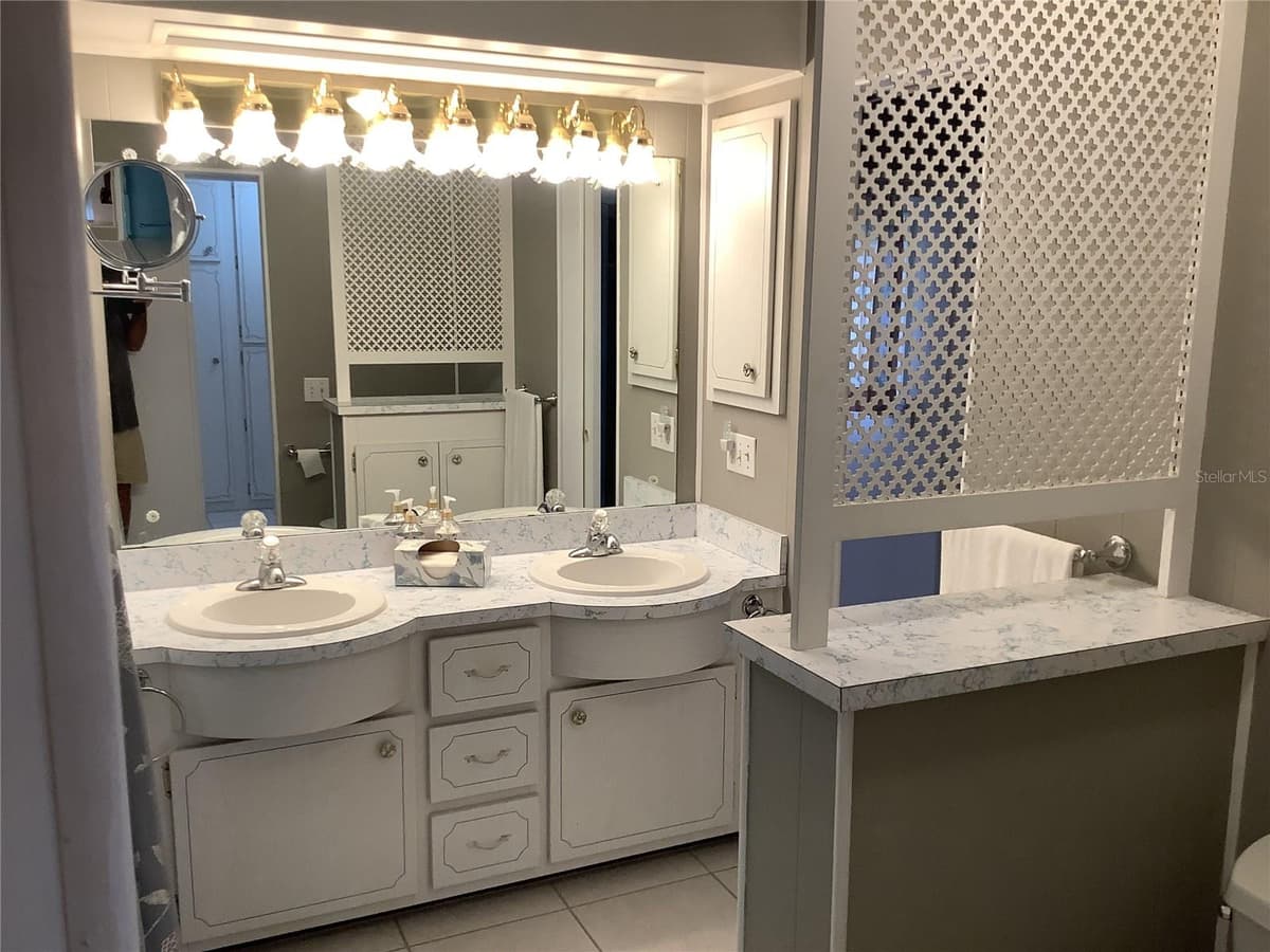 269 SALEM AVENUE — photo 18 of 22
