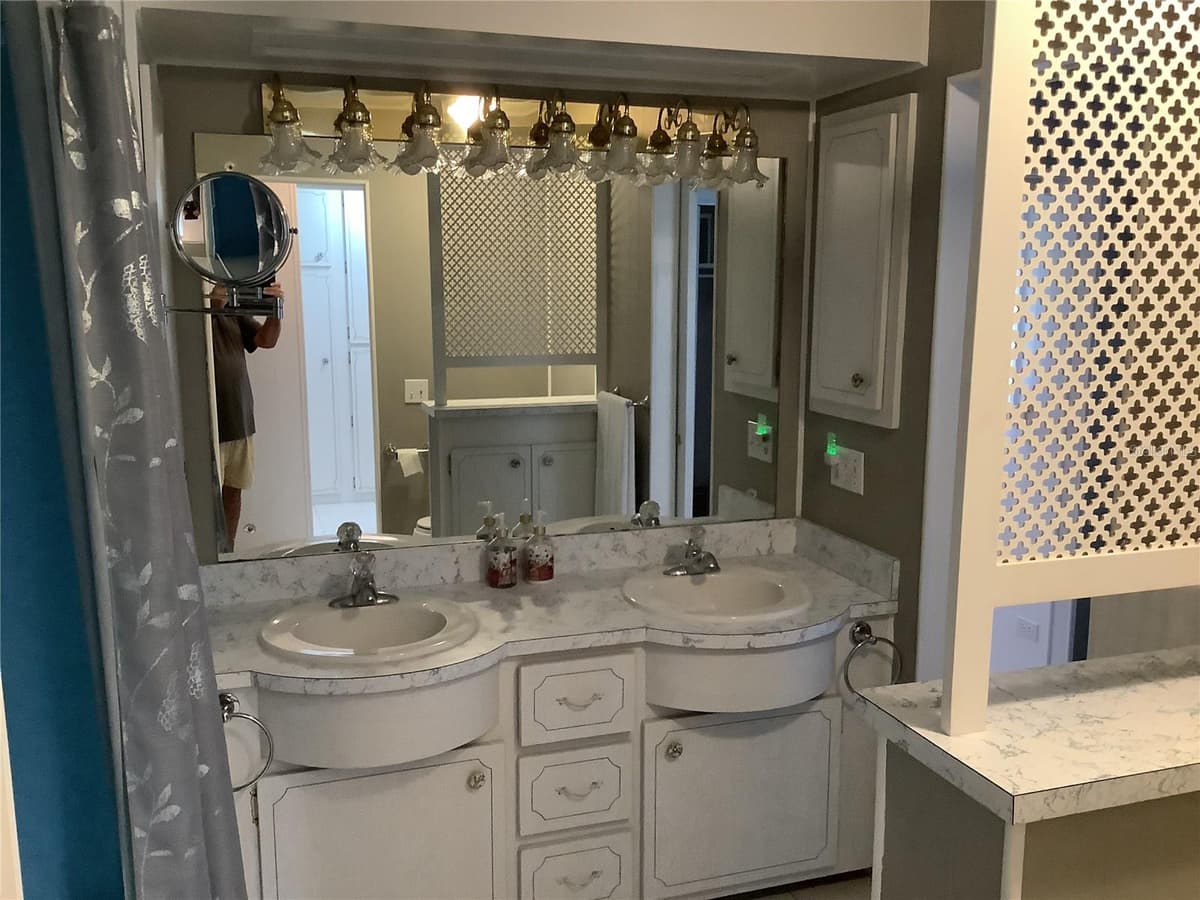 269 SALEM AVENUE — photo 12 of 22