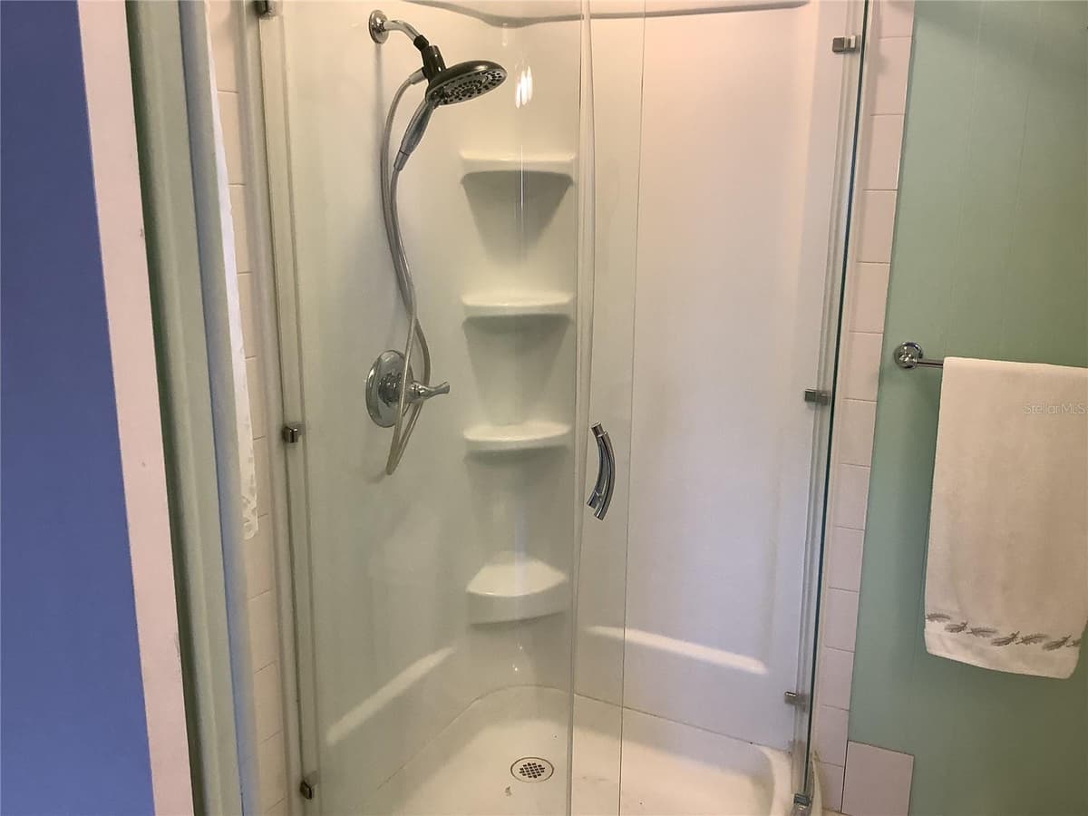 269 SALEM AVENUE — photo 14 of 22