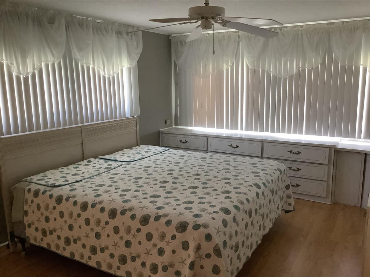 269 SALEM AVENUE — photo 11 of 22