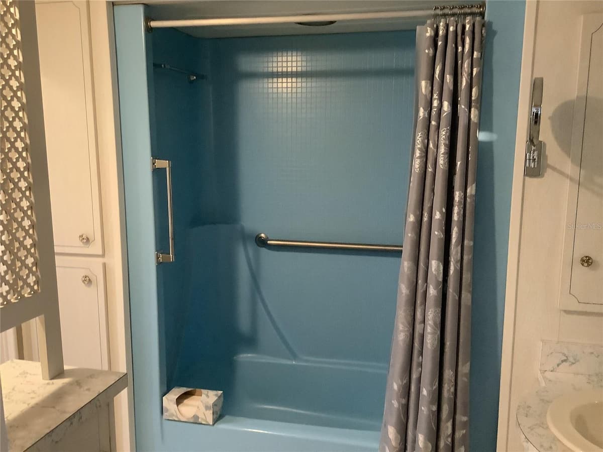 269 SALEM AVENUE — photo 19 of 22
