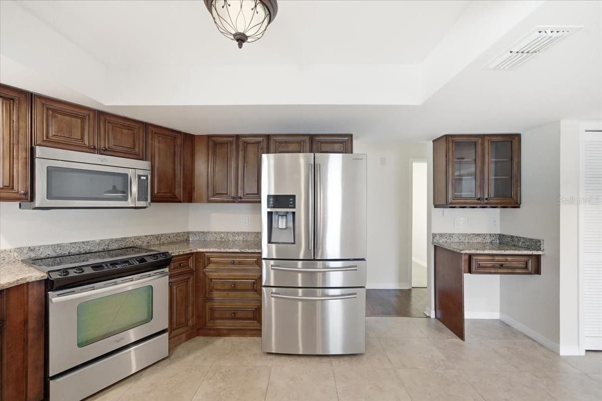 14105 KNOTTINGSLEY PLACE — photo 12 of 26