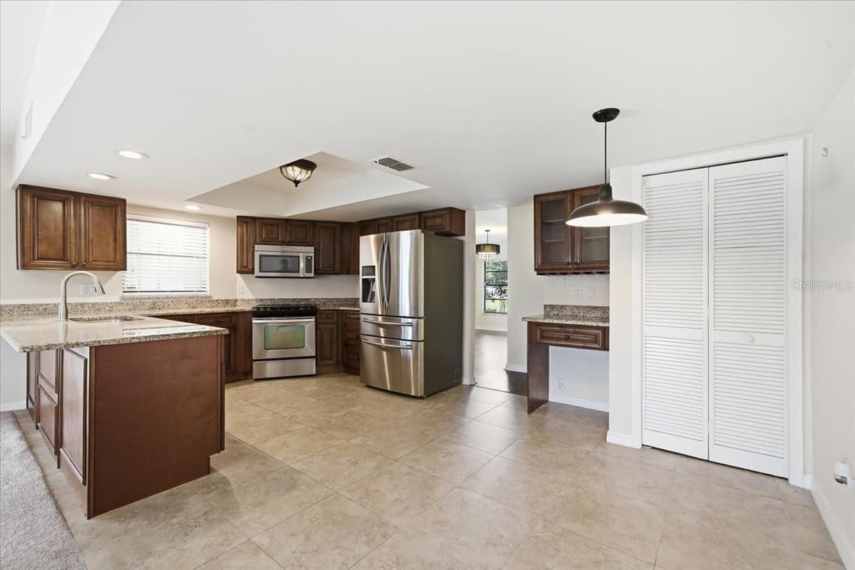 14105 KNOTTINGSLEY PLACE — photo 13 of 26