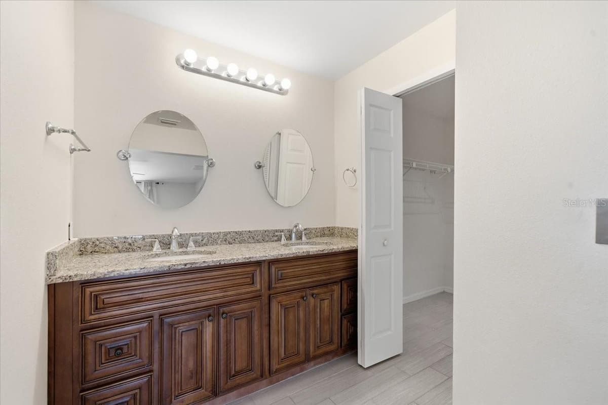 14105 KNOTTINGSLEY PLACE — photo 17 of 26