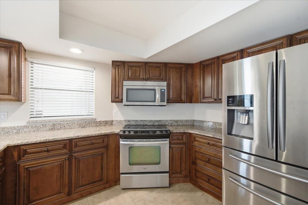 14105 KNOTTINGSLEY PLACE — photo 9 of 26