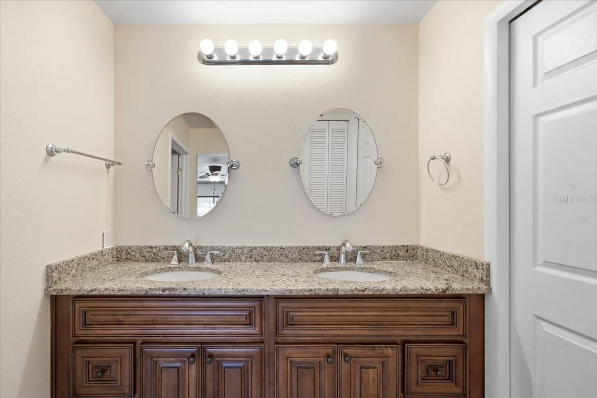 14105 KNOTTINGSLEY PLACE — photo 18 of 26
