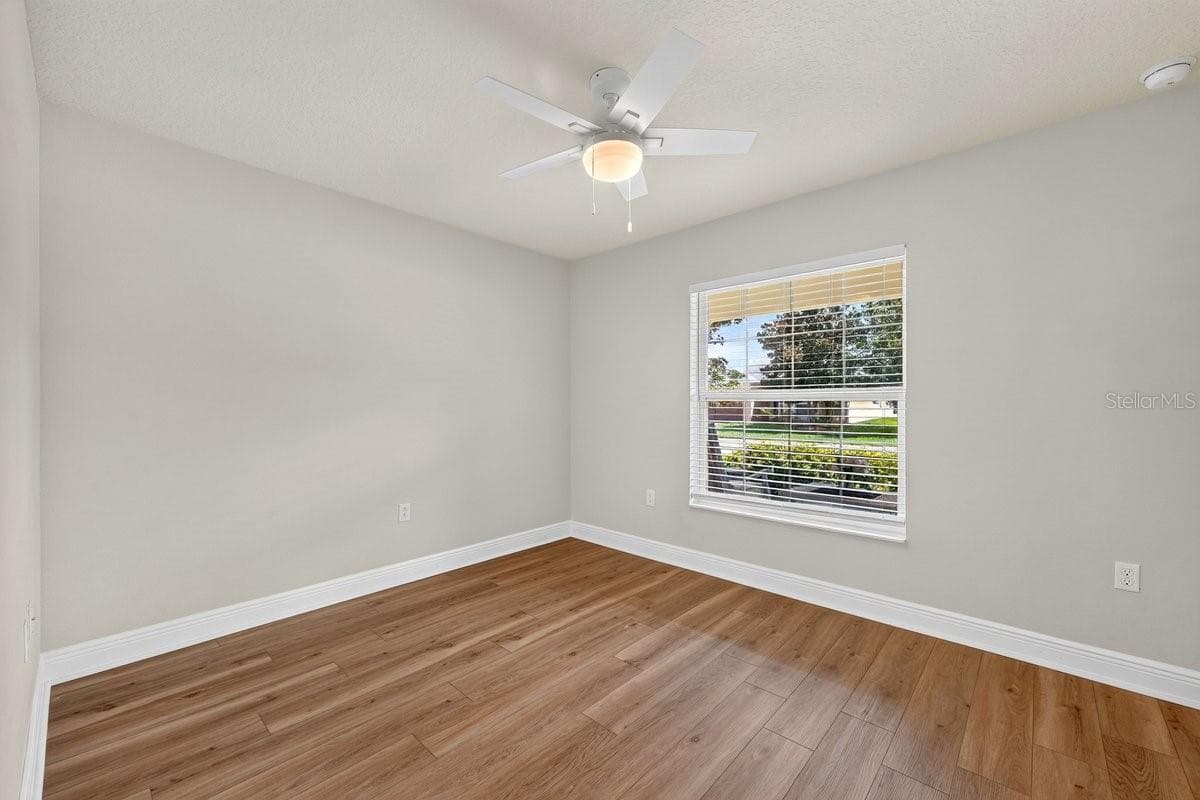 1271 CONTI AVENUE — photo 15 of 36