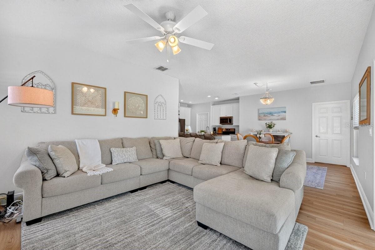 1271 CONTI AVENUE — photo 8 of 36