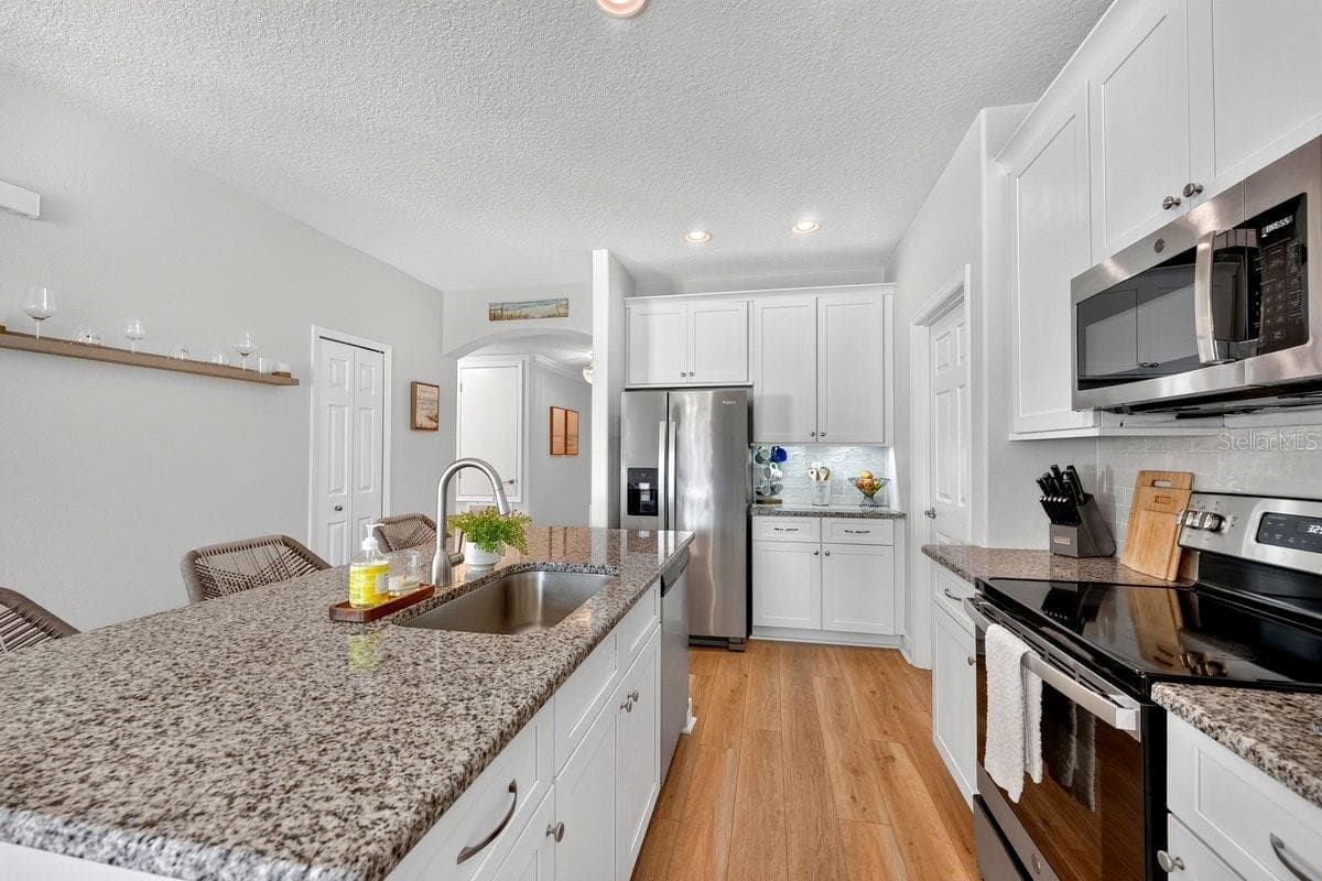 1271 CONTI AVENUE — photo 13 of 36