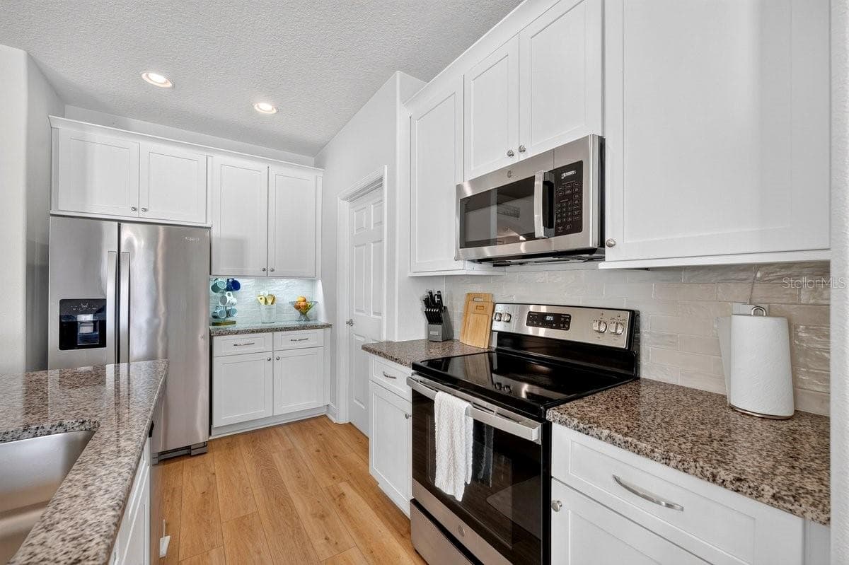 1271 CONTI AVENUE — photo 11 of 36