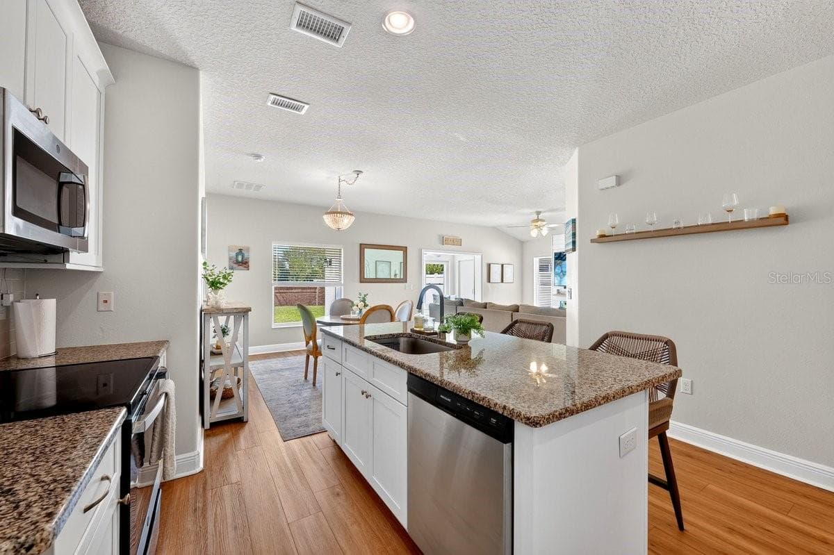 1271 CONTI AVENUE — photo 12 of 36