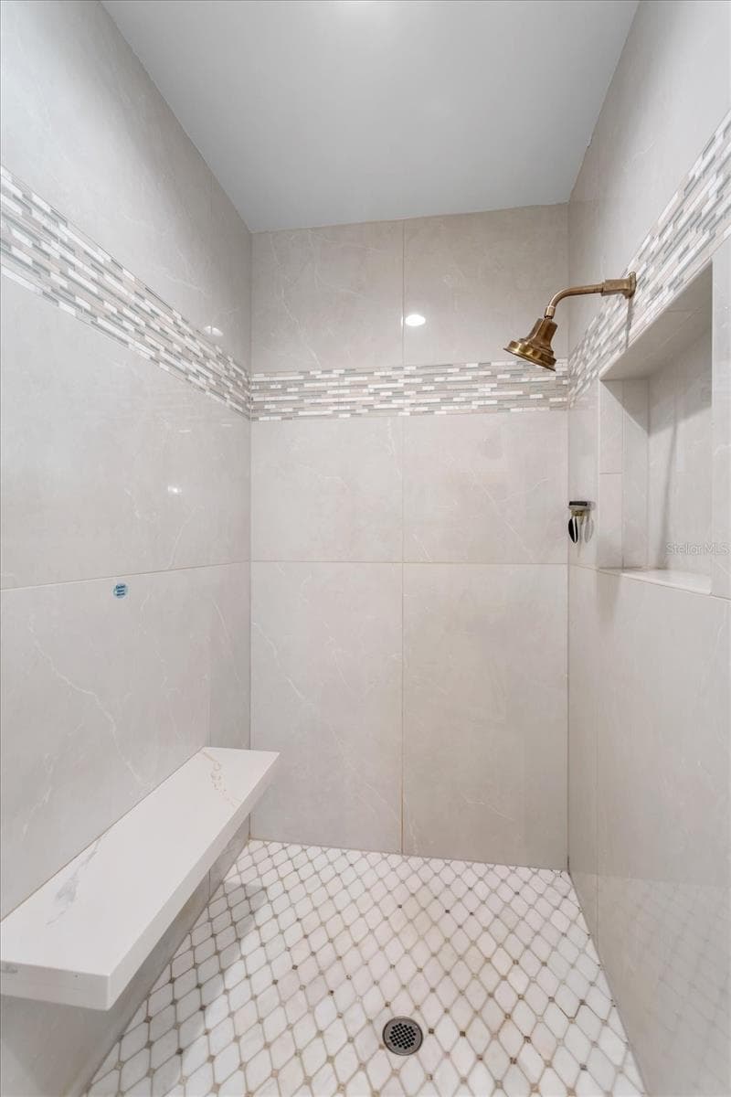 5208 EFFIE DRIVE — photo 29 of 73