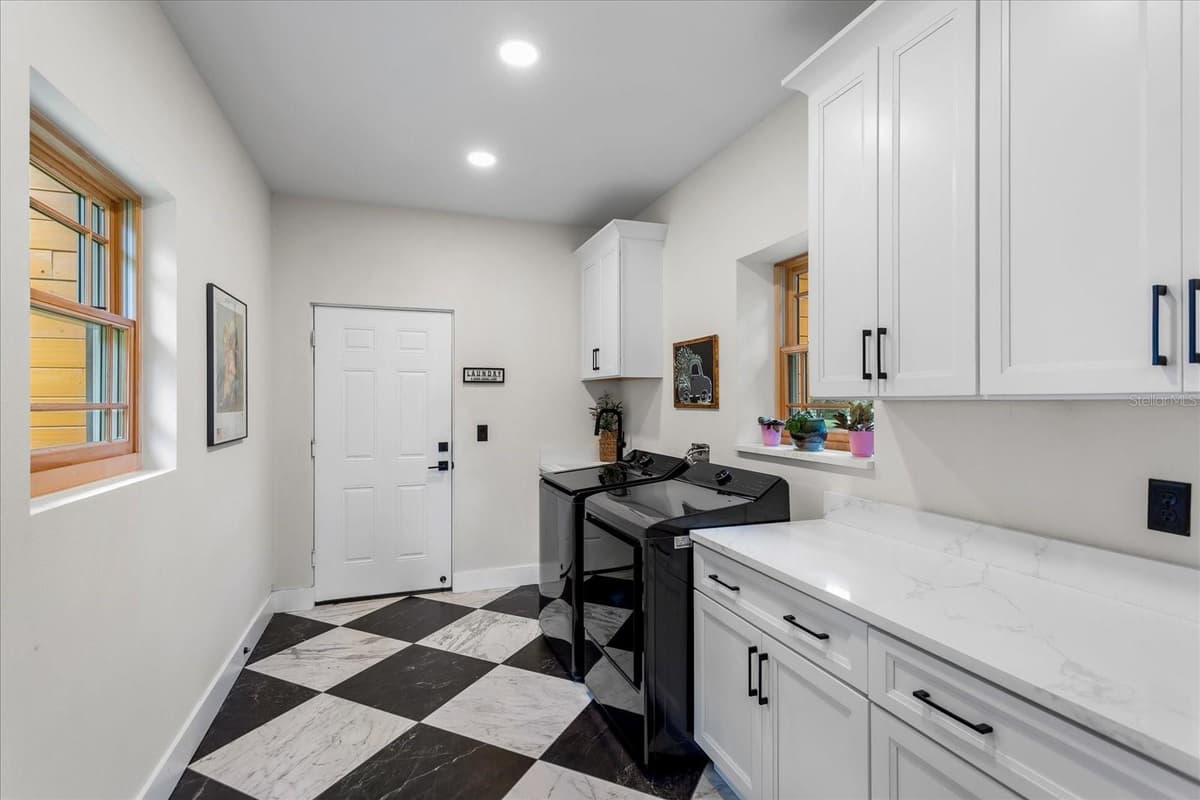 5208 EFFIE DRIVE — photo 41 of 73