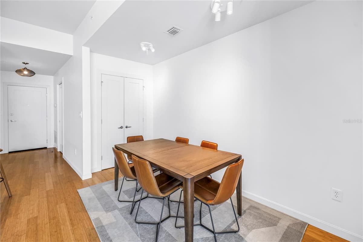 400 4TH AVENUE — photo 16 of 62