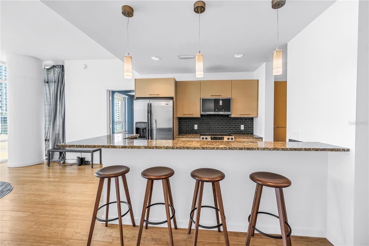 400 4TH AVENUE — photo 14 of 62