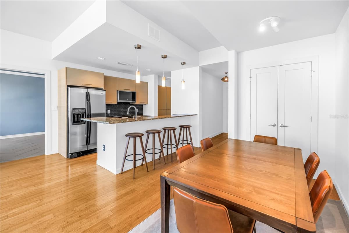 400 4TH AVENUE — photo 15 of 62