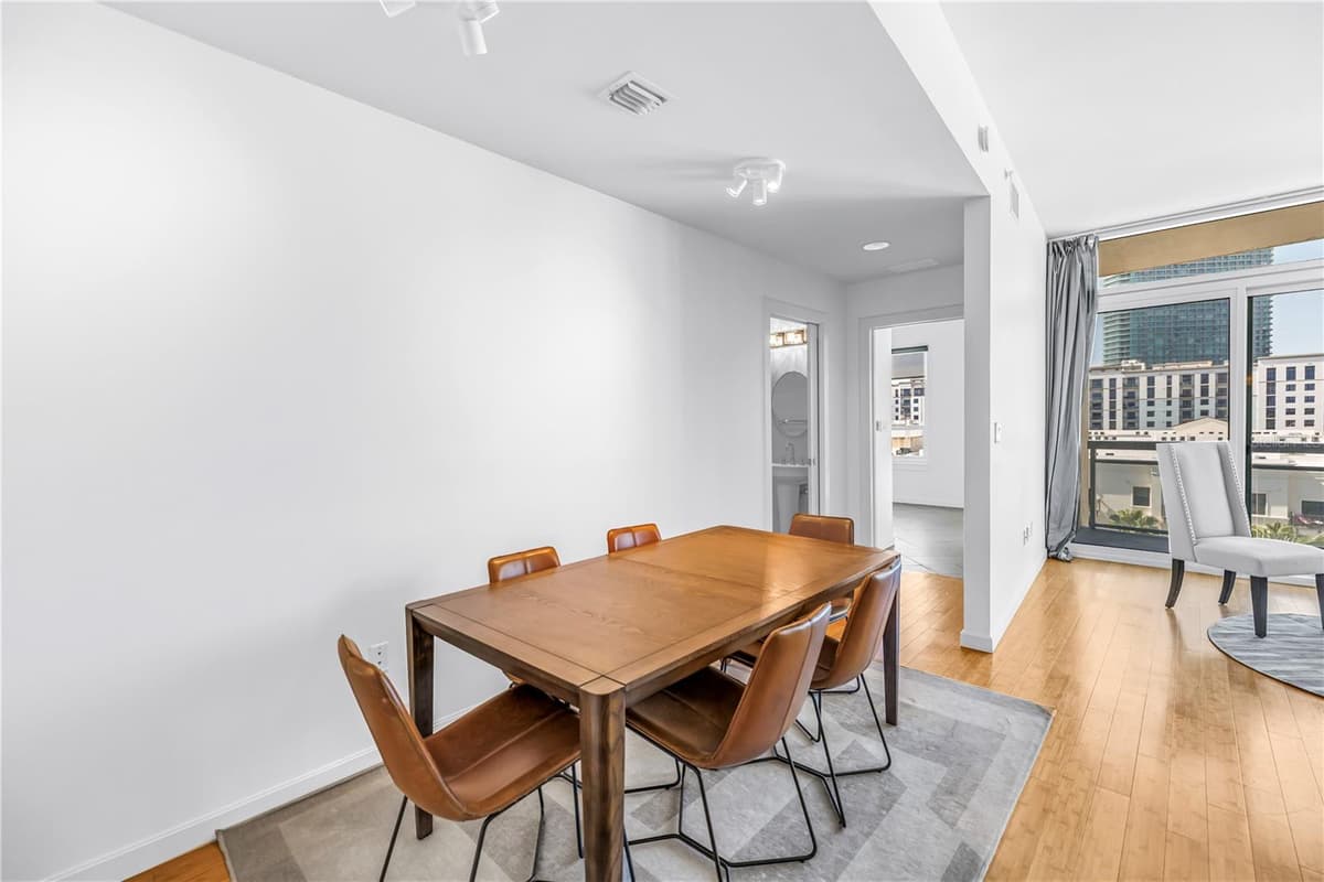 400 4TH AVENUE — photo 12 of 62