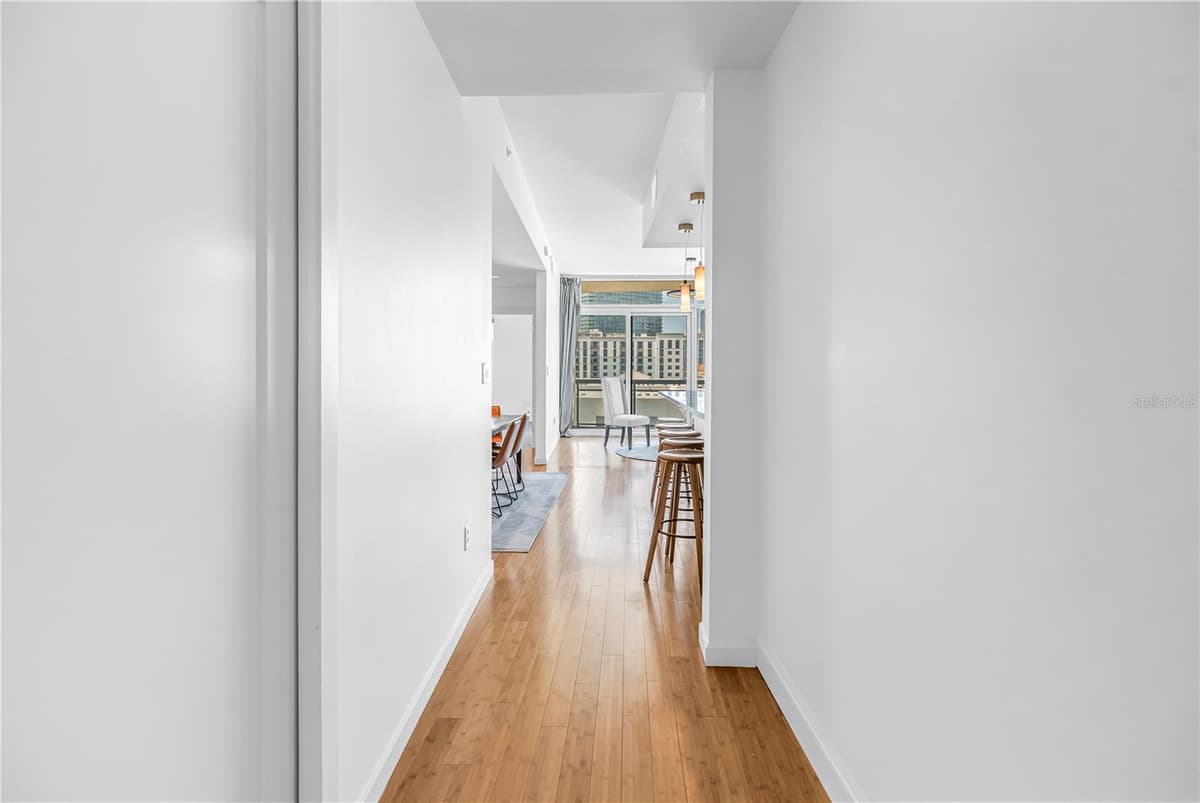 400 4TH AVENUE — photo 9 of 62