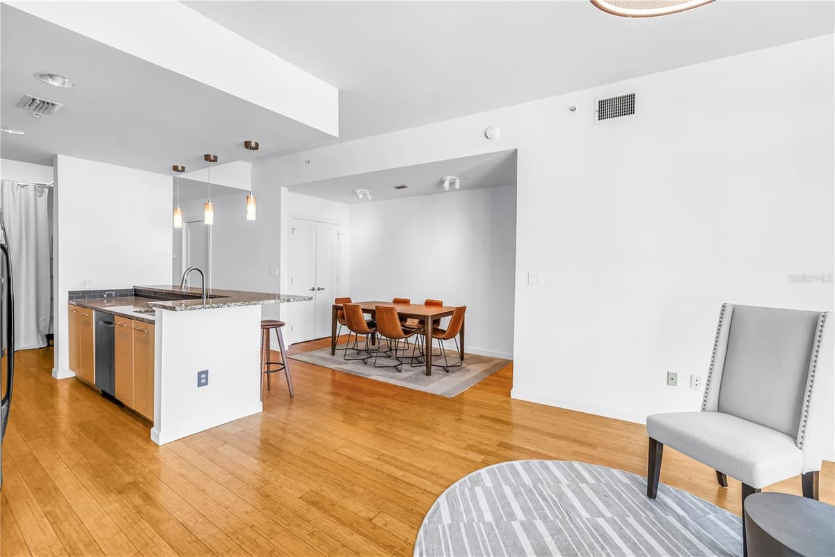 400 4TH AVENUE — photo 20 of 62