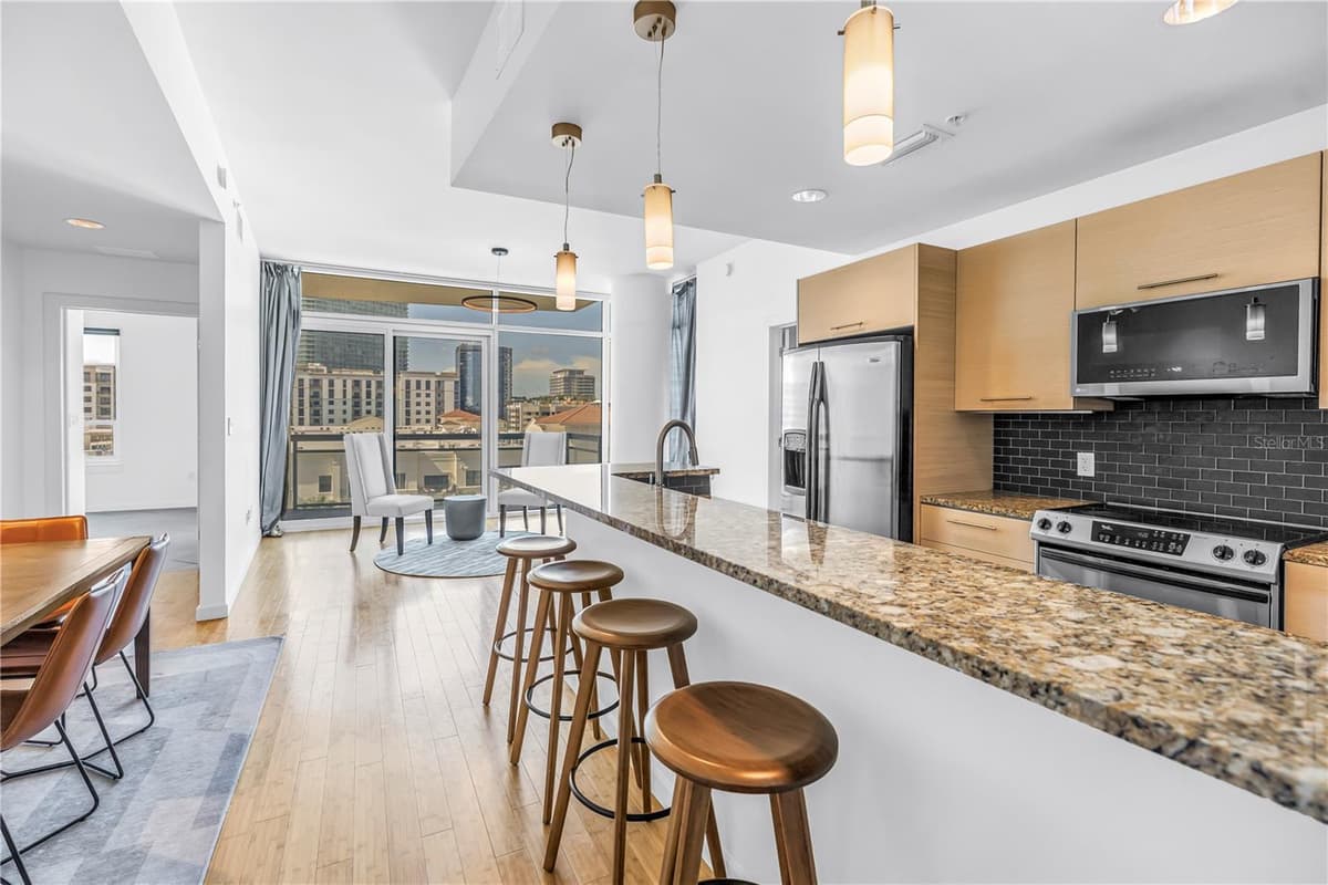 400 4TH AVENUE — photo 11 of 62