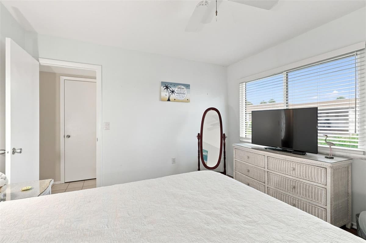 2407 RIVERBLUFF PARKWAY — photo 14 of 31