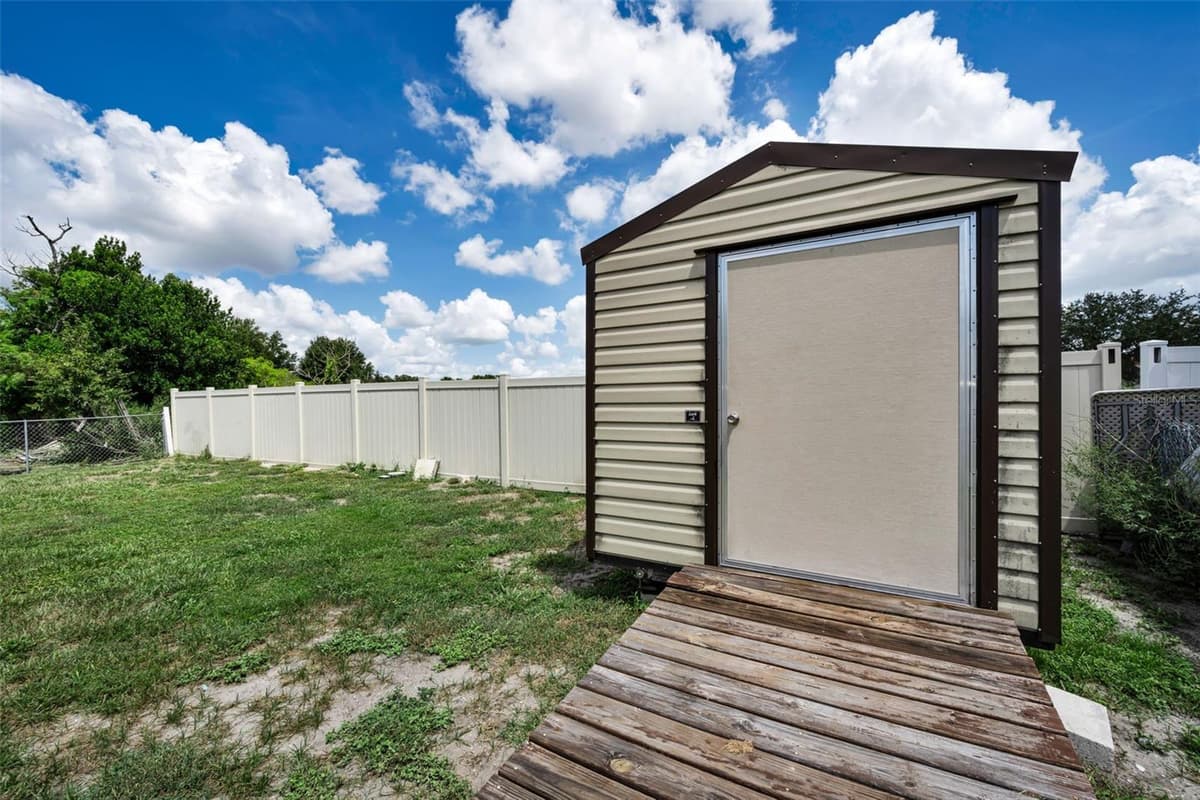 7526 CAROLTON CIRCLE — photo 40 of 42