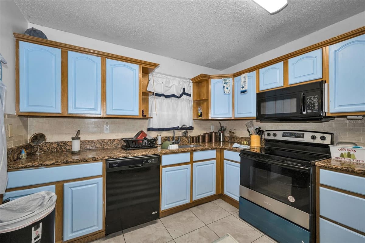 7526 CAROLTON CIRCLE — photo 18 of 42