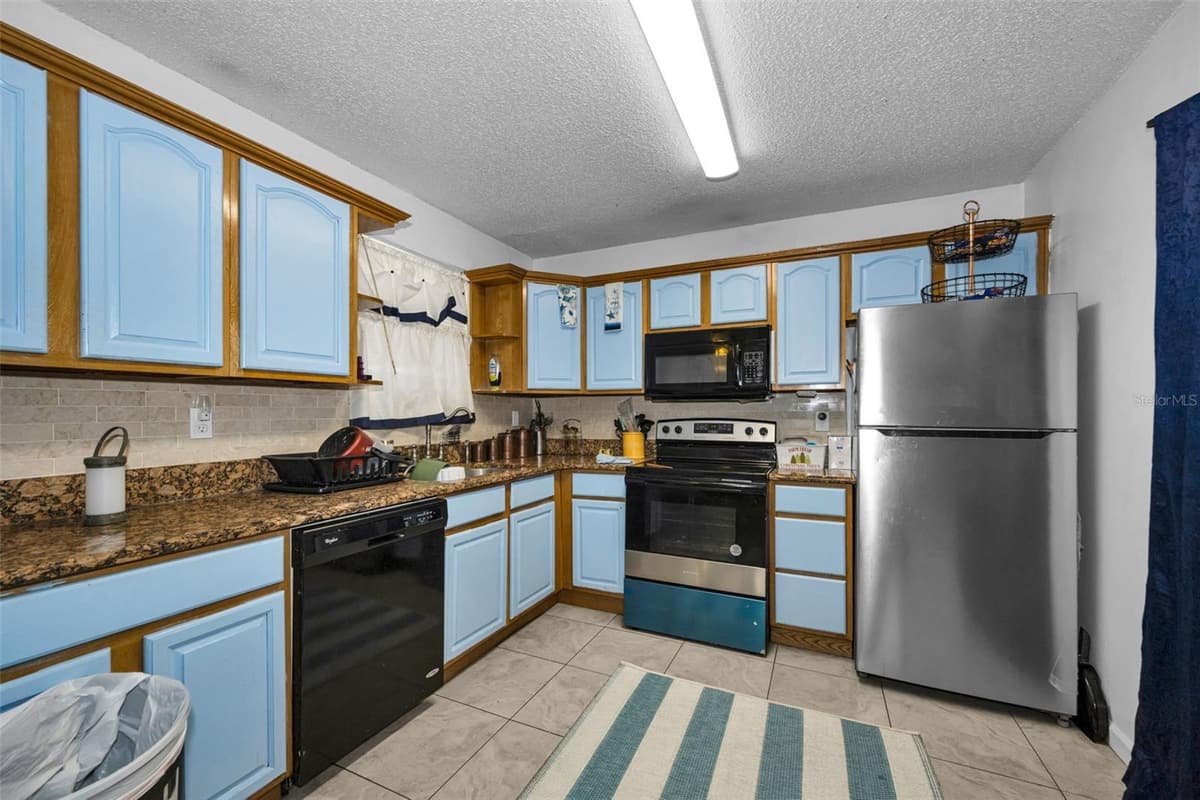 7526 CAROLTON CIRCLE — photo 16 of 42