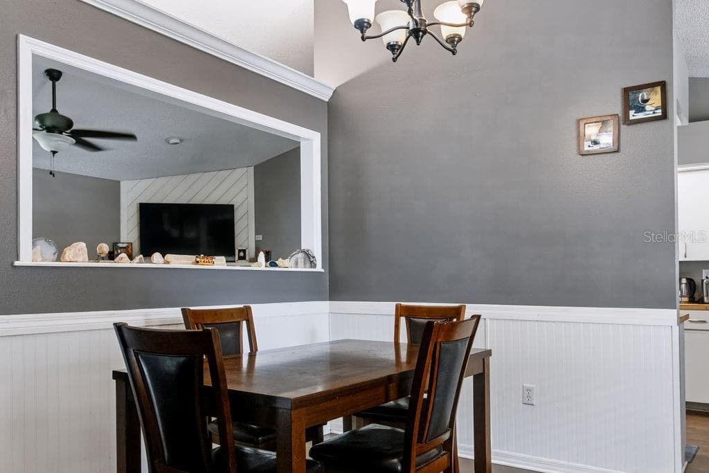 506 MANDY STREET — photo 8 of 65