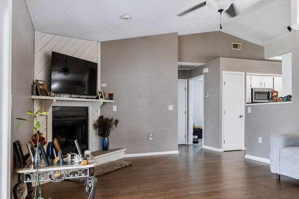 506 MANDY STREET — photo 29 of 65
