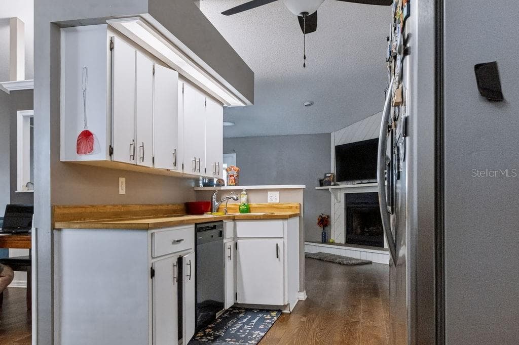 506 MANDY STREET — photo 37 of 65