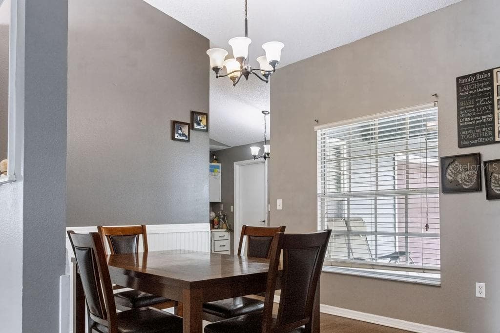 506 MANDY STREET — photo 14 of 65