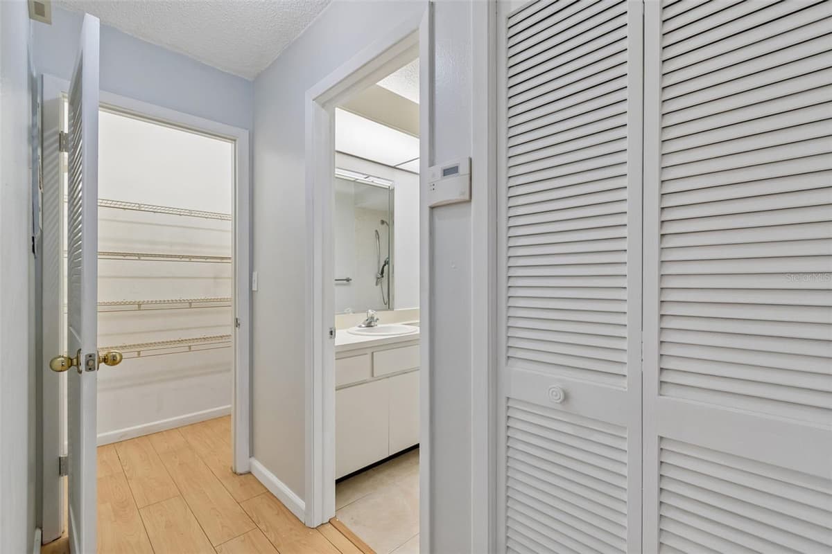7217 GREYSTONE DRIVE — photo 21 of 100