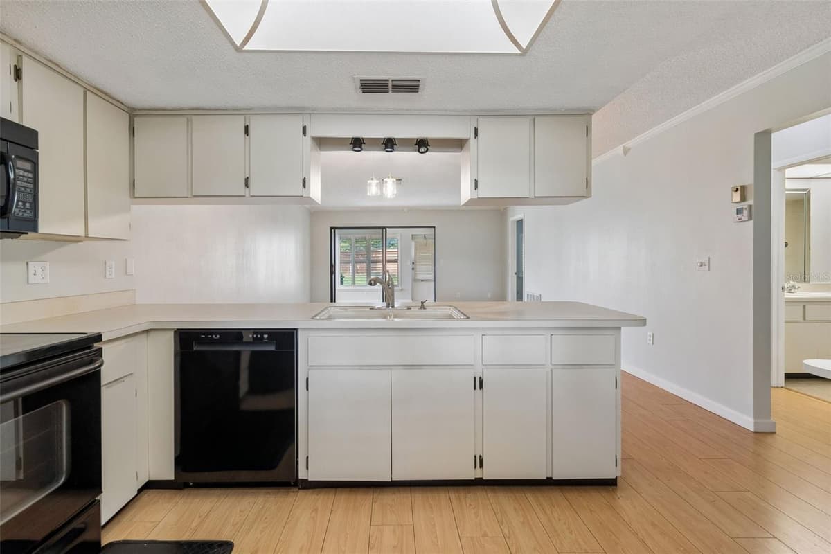 7217 GREYSTONE DRIVE — photo 17 of 100
