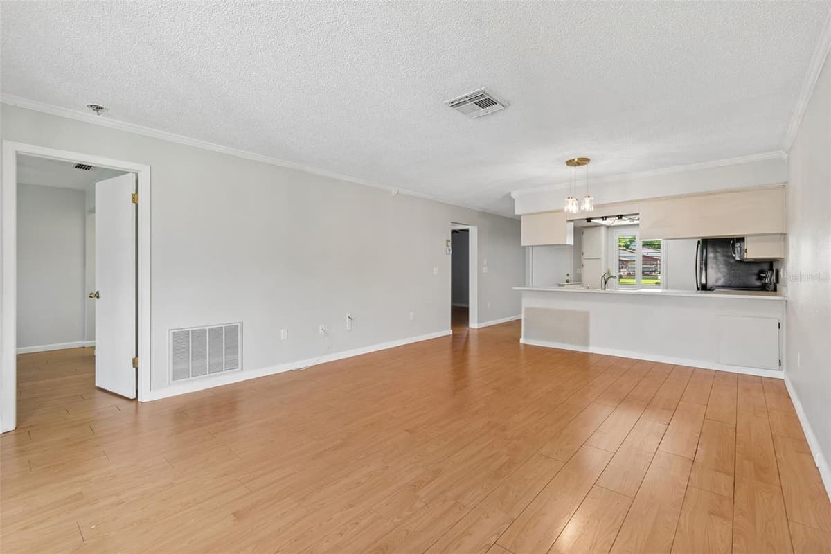 7217 GREYSTONE DRIVE — photo 10 of 100