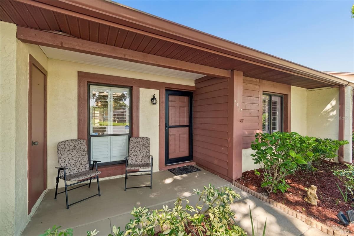 7217 GREYSTONE DRIVE — photo 4 of 100